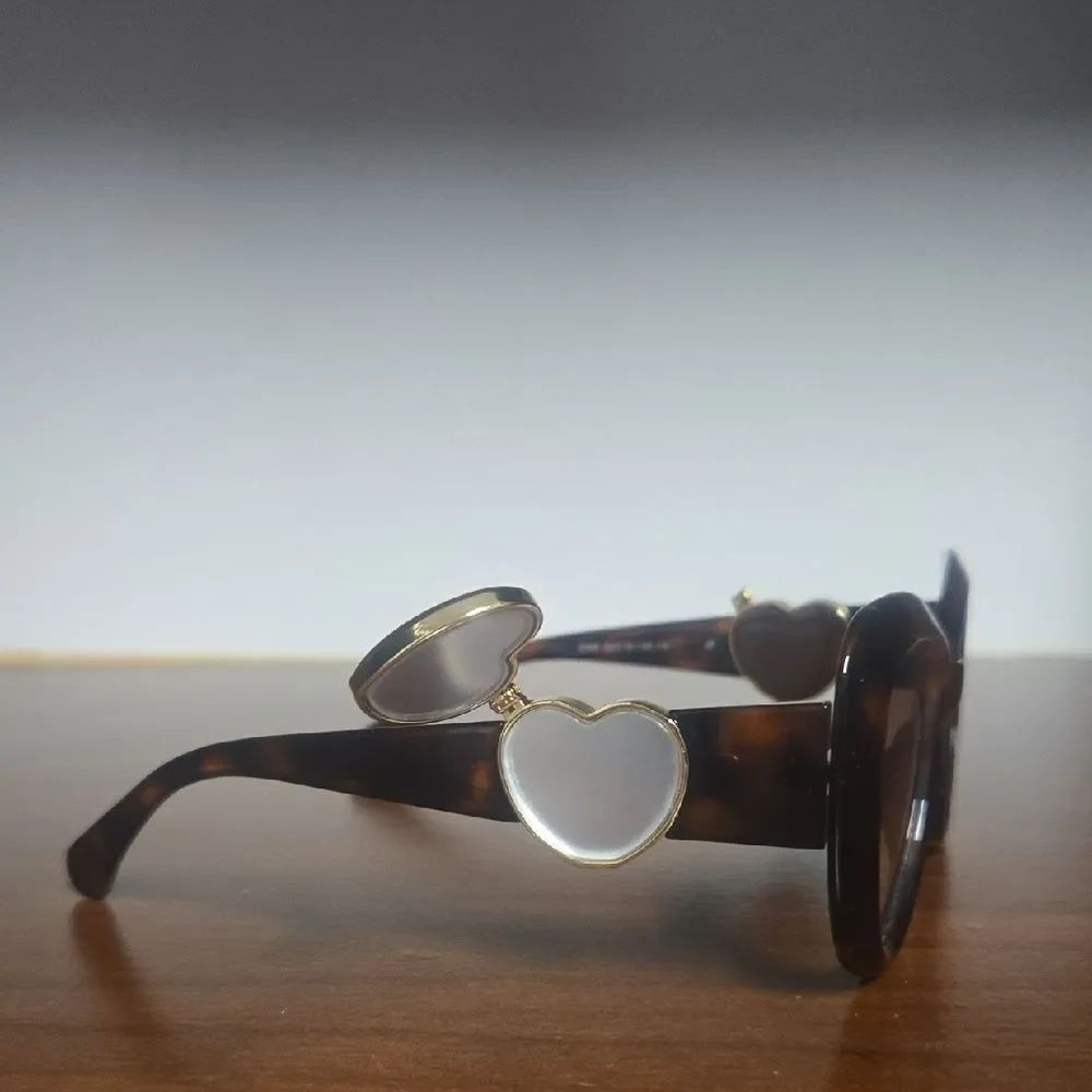 Tortoise Shell Women's Sunglasses - Picture 3 of 7